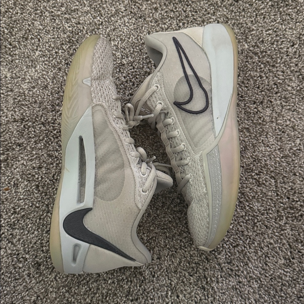 Nike grey size 9 basketball shoes